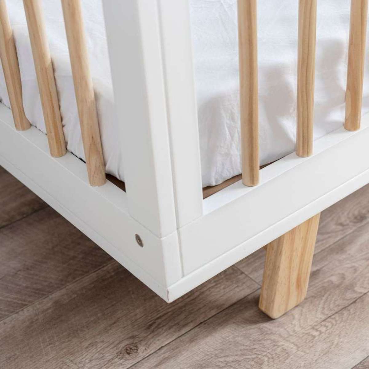 Aspen Cot - White/Natural