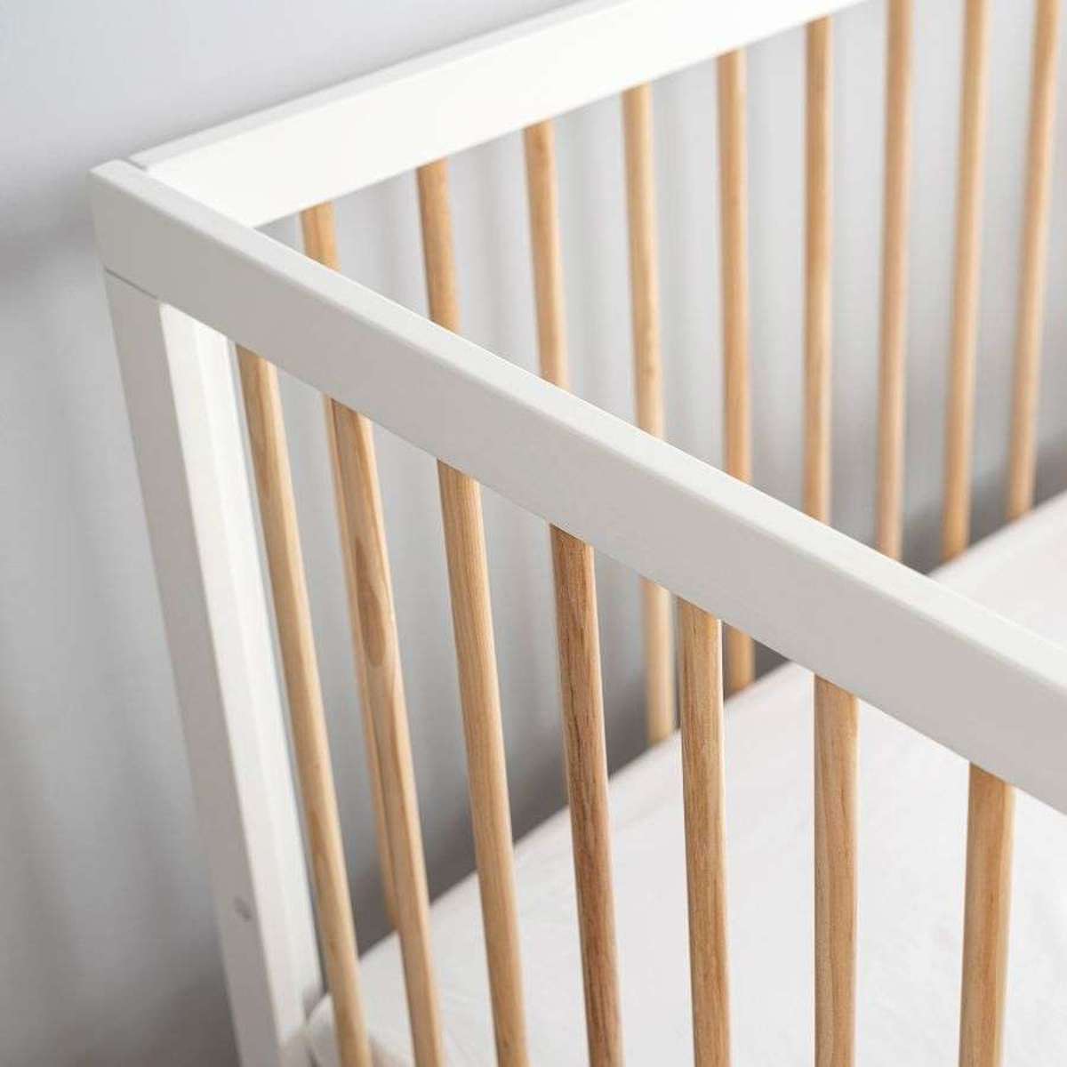 Aspen Cot - White/Natural