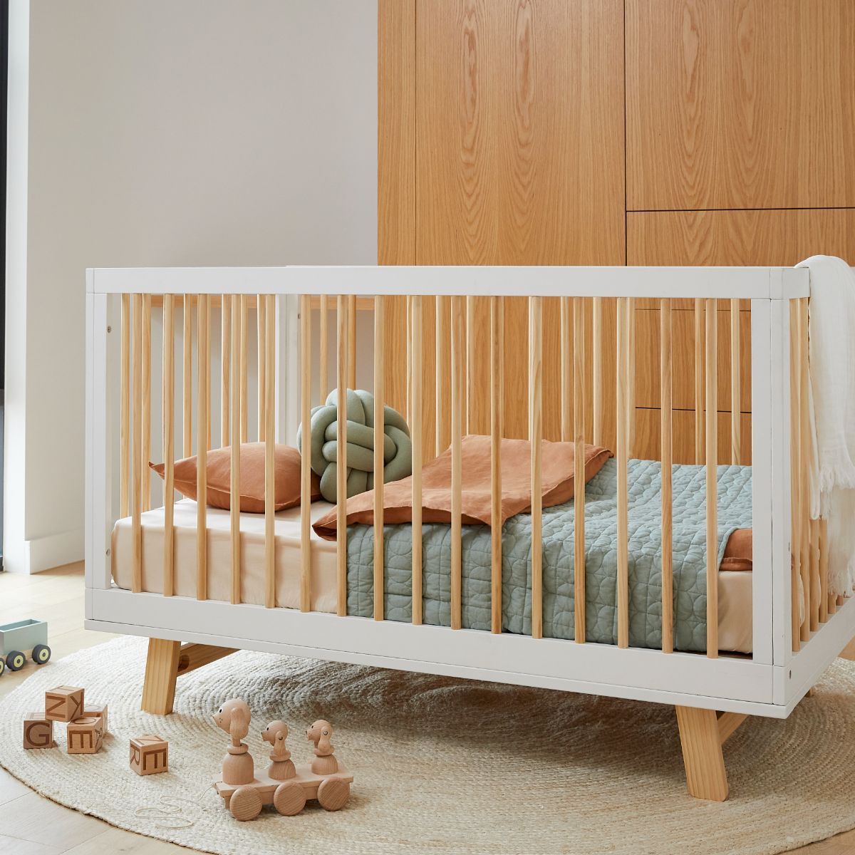 Aspen Cot - White/Natural
