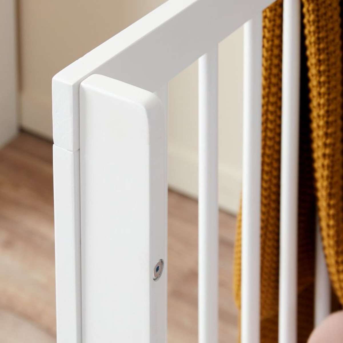 Aspen Cot Toddler Bed Conversion - White