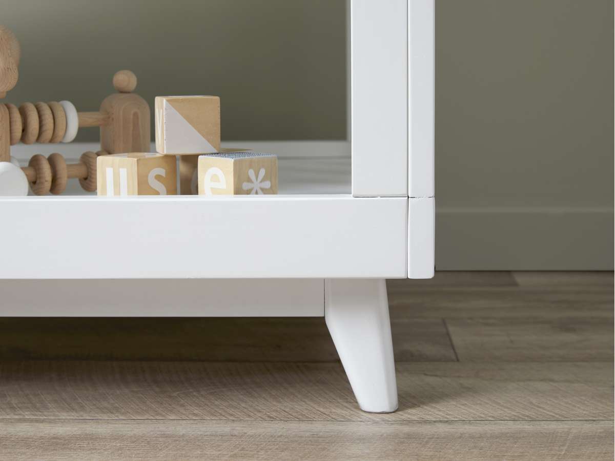 Elias Change Table - White