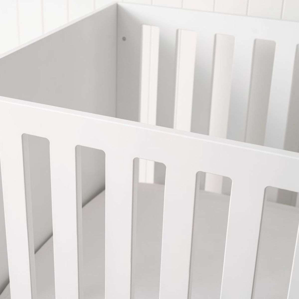 Hamptons Cot - White