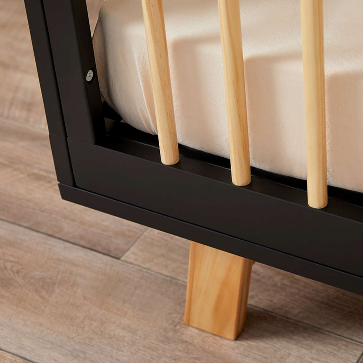 Aspen Classic Cot - Black/Natural
