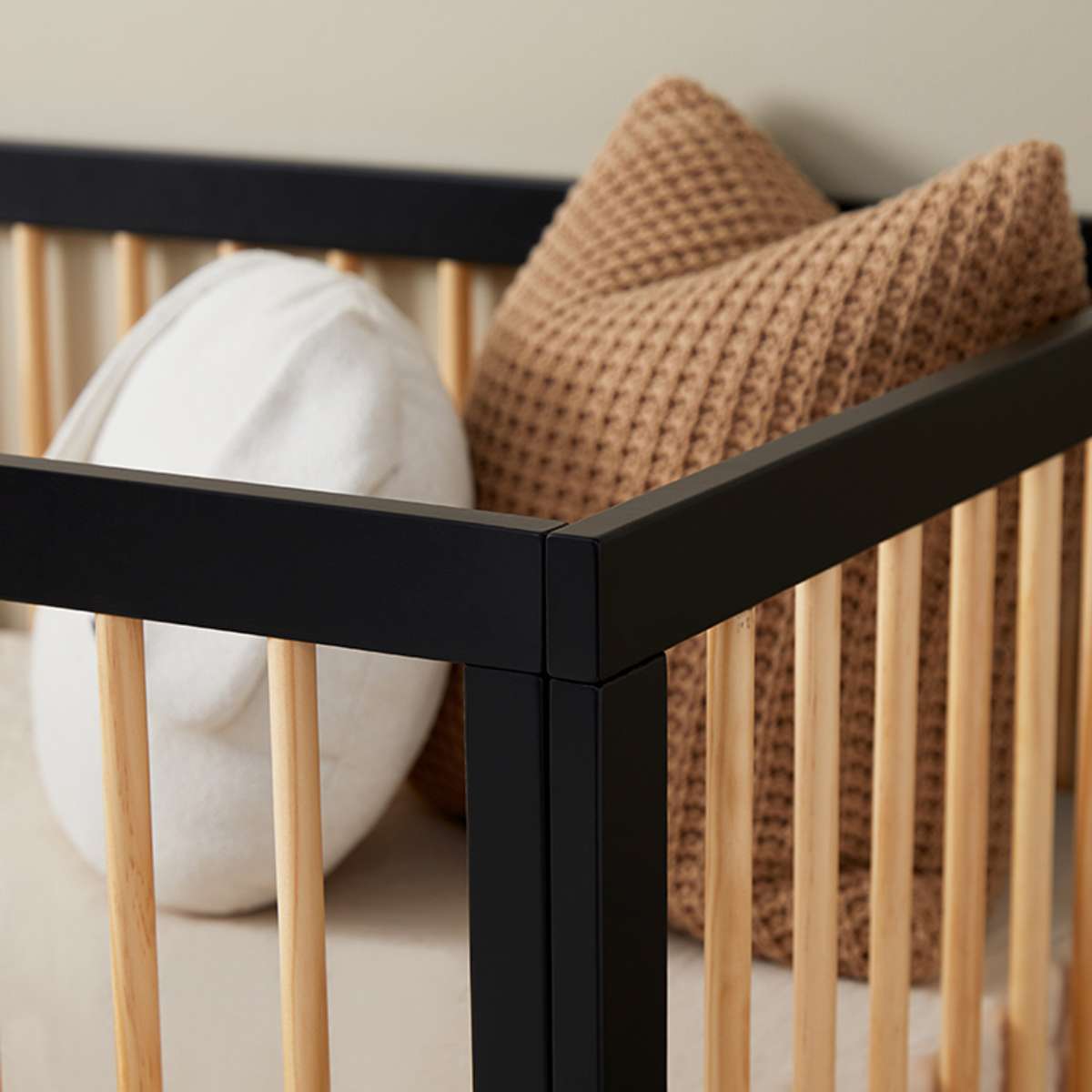 Aspen Classic Cot - Black/Natural