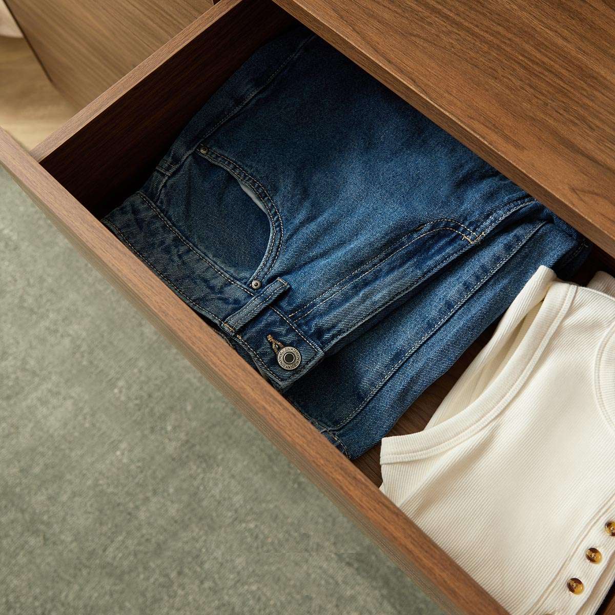 Ziggy Six Drawers - Walnut